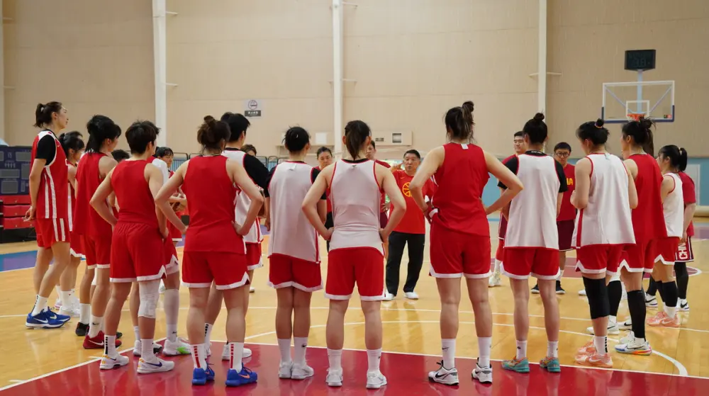 富腾优配 女篮集训更新：宫鲁鸣提要求，热身赛4战3胜，王治郅特训韩旭